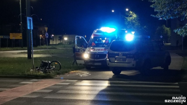 Kołobrzeska policja poszukuje napastnika, który we wtorkowy wieczór pobił rowerzystę przejeżdżającego ulicą Koszalińską. Zakrwawionego cyklistę leżącego na ulicy zauważyła załoga karetki pogotowia.