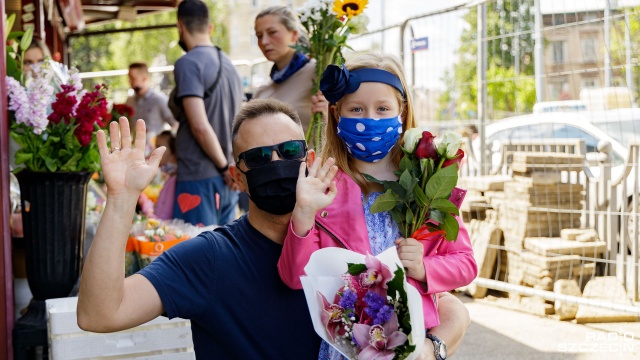 Nawet jeżeli nie robimy tego każdego dnia. Nawet jeżeli jesteśmy daleko. Nawet jeżeli nie zawsze było nam po drodze. Nawet jeżeli dzielą nas jakieś niewidoczne granice. Nawet jeżeli...