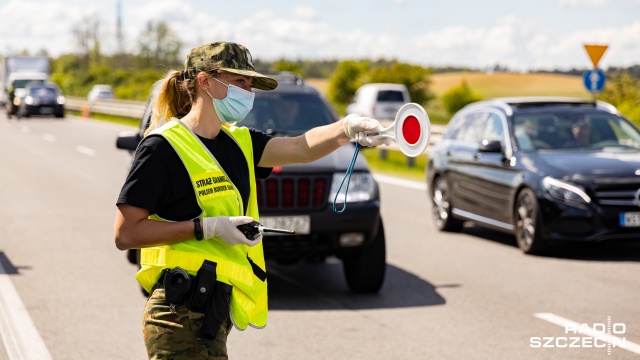 Jeszcze kilkadziesiąt dni temu w większości miejsc gdzie przekraczać było można polsko-niemiecką granicę było prawie jak lata temu... Jakby jakiś fan Maanamu postanowił nakręcić teledysk do jednego z utworów grupy...