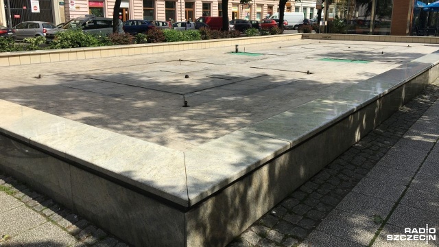 Szczecin nie uruchomi miejskich fontann. Główny Inspektor Sanitarny zalecił, by na razie nie włączać fontann, z powodu epidemii.