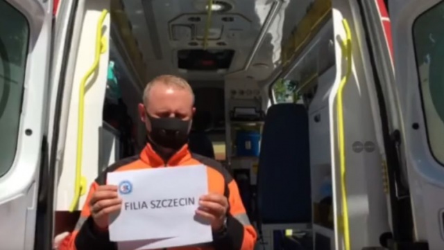 Rapują o tym, jak ciężka jest praca ratowników medycznych i namawiają, by zostać w domu. Medycy z Wojewódzkiej Stacji Pogotowia Ratunkowego w Szczecinie dołączyli do akcji Hot16Challenge2.