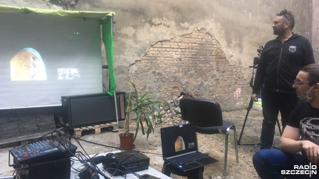 Z zachowaniem reżimu sanitarnego odbyła się premiera filmu Eli Blanki pt. Portret mamy. To opowieść o Annie Paszkiewicz - znanej szczecińskiej rzeźbiarce.