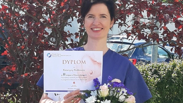 Położna ze Szczecina laureatką w konkursie Bezcenna Każda Kropla. Katarzyna Rudkiewicz ze szpitala Zdroje zajęła 2. miejsce w plebiscycie organizowanym przez Polski Bank Komórek Macierzystych.