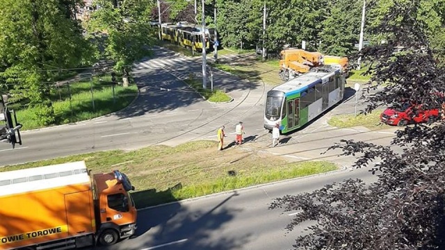 Rozjazd, na którym w poniedziałek rano wykoleił się tramwaj jest bezpieczny - zapewnia Zarząd Dróg i Transportu Miejskiego w Szczecinie.