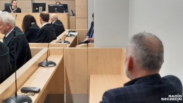 Podtrzymuję wszystkie moje wyjaśnienia ze śledztwa i przyznaję się do zarzucanych mi czynów - powiedział w środę w Sądzie Okręgowym w Szczecinie Tomasz P. były dyrektor Zarządu Melioracji i Urządzeń Wodnych w Szczecinie.