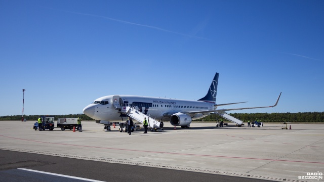 Około 1300 pasażerów udało się obsłużyć na lotnisku w Goleniowie. Mija tydzień od otwarcia portów lotniczych i wznowienia rejsów krajowych. W każdym samolocie do stolicy podróżuje średnio 70 osób na 90 przewidzianych miejsc.