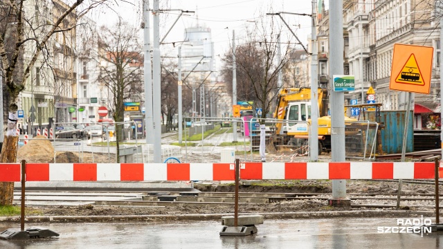 Uwaga kierowcy. Już dziś uprzedzamy. Podczas długiego weekendu czerwcowego przejazd po placu Szarych Szeregów w Szczecinie będzie zamknięty.