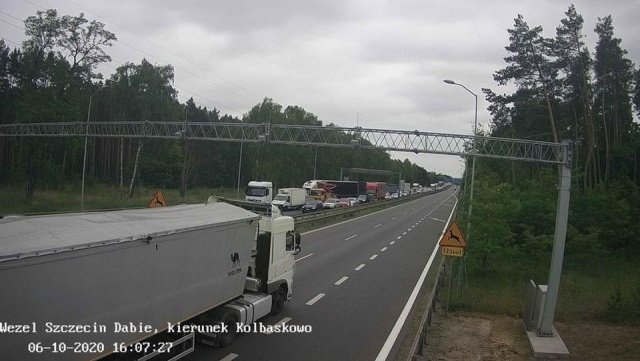 Pięć kilometrów miał korek, jaki ustawił się na autostradzie A6 między Węzłem Kijewo a Rzęśnicą.