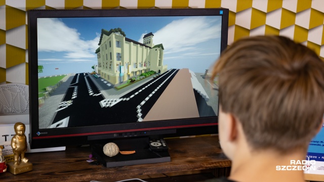 Wirtualne tramwaje, samochody, a nawet doskonale nam znane budynki - Szczecin 2020 Projekt nabiera rumieńców. Przed kilkoma tygodniami syn z ojcem postanowili odwzorować nasze miasto w popularnej grze komputerowej Minecraft.