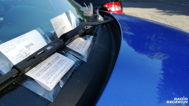 Prawie 20 mandatów - na kwotę blisko pięciu tysięcy złotych - otrzymał kierowca, który zaparkował swój pojazd na płatnym miejskim parkingu, przy ulicy Fredry w Kołobrzegu.