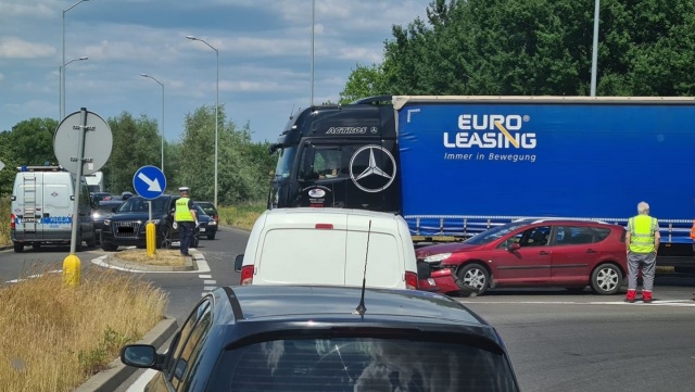Na ulicy Lubczyńskiej, miedzy Dąbiem a Załomiem, zderzyły się dwa samochody.