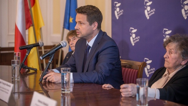 Wieczorem na antenie Telewizji Polskiej odbędzie się debata prezydencka. Kandydat Koalicji Obywatelskiej Rafał Trzaskowski zaapelował o szacunek dla kontrkandydatów.