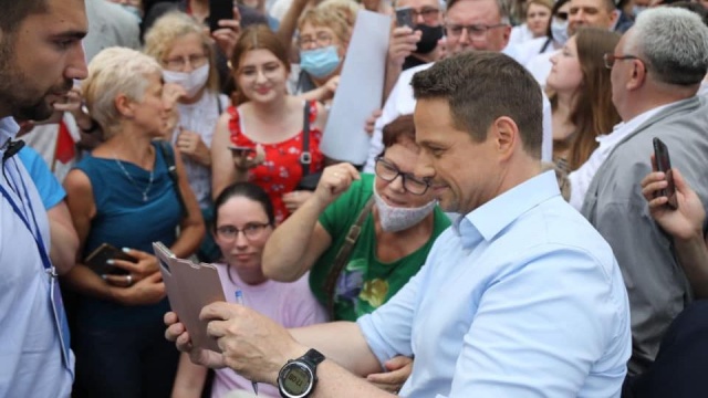 Rafał Trzaskowski, prezydent Warszawy i kandydat Koalicji Obywatelskiej na prezydenta Polski, obiecał, że w wypadku wygrania wyborów będzie silnym i niezależnym prezydentem, który patrzy władzy na ręce.
