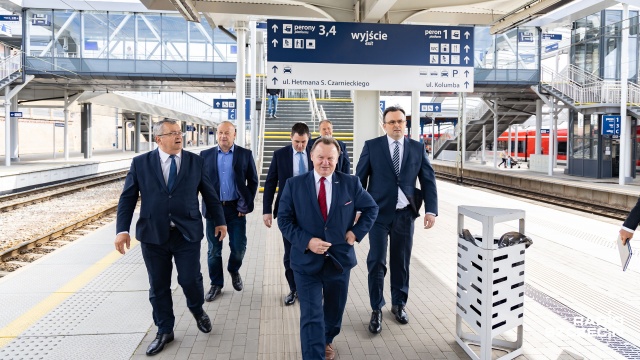 Droga ekspresowa S3, budowa tunelu w Świnoujściu i modernizacja szczecińskiego dworca - minister infrastruktury, Andrzej Adamczyk podczas swojej wizyty w stolicy Pomorza Zachodniego zapewniał, że rząd nie zapomniał o naszym regionie.