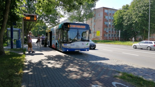 Sezonowe zmiany w kursowaniu miejskich autobusów w Kołobrzegu oznaczają cięcia na dotychczasowych liniach.