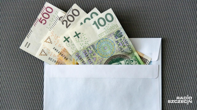 W województwie zachodniopomorskim ZUS wypłacił pierwsze dodatki solidarnościowe na łączną kwotę niemal 620 tys. złotych, które trafią do 523 osób.