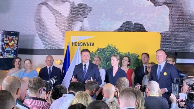 Szymon Hołownia powiedział, że uzyskał wynik swoich marzeń i będzie tworzył nowe ugrupowanie. Według sondażu exit poll przeprowadzonego przez Ipsos, Szymon Hołownia uzyskał 13,3 procent głosów.