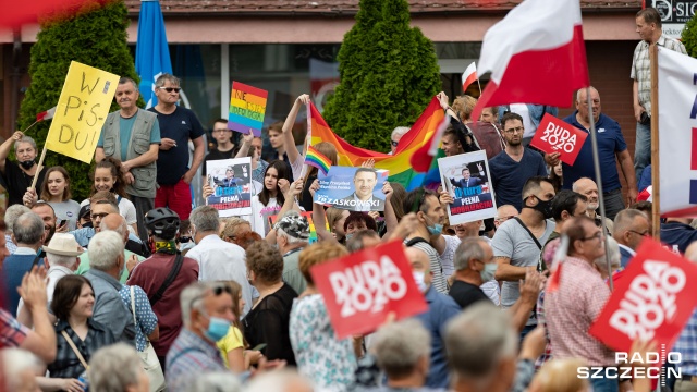 Łamanie konstytucji i niespełnianie obietnic wyborczych - to prezydentowi Andrzejowi Dudzie zarzucali jego przeciwnicy zgromadzeni w Stargardzie.