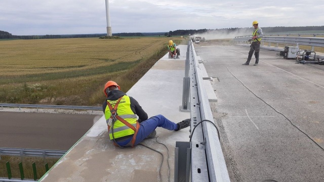 W szczecińskim oddziale Generalnej Dyrekcji Dróg Krajowych i Autostrad podpisano umowy na dokończenie prac na Obwodnicy Wałcza po zerwaniu kontraktu z Energopolem Szczecin.