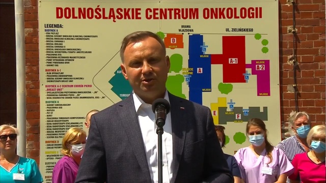 Nowa siedziba Dolnośląskiego Centrum Onkologii ma pełne finansowanie i będzie realizowana - mówił podczas wiecu wyborczego we Wrocławiu prezydent Andrzej Duda.