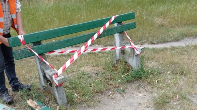 O zgłaszanie wszystkich przypadków wandalizmu apelują stargardzcy urzędnicy. Jak alarmują, chuligani znów dali o sobie znać - między innymi uszkodzili ogrodzenie placu zabaw w rejonie ulicy Słowackiego i ukradli stamtąd bramę wejściową.