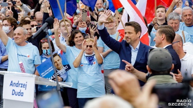 Niepewny los polskiej ziemi. Rafał Trzaskowski nie daje jednoznacznej odpowiedzi, co zrobi z ustawą o obrocie nieruchomościami rolnymi. To właśnie w tej sprawie odbywały się protesty rolników na Wałach Chrobrego w Szczecinie - protesty przeciwko wyprzedaży polskiej ziemi spółkom z zagranicznym kapitałem.