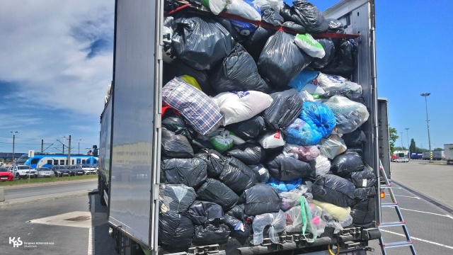 Ponad 16 ton śmieci zatrzymała zachodniopomorska Krajowa Administracja Skarbowa. Celnicy udaremnili transport odpadów ze Skandynawii w porcie w Świnoujściu.