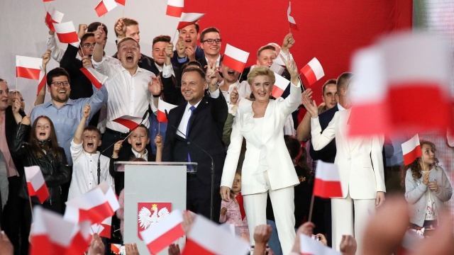Prezydent Andrzej Duda powiedział, że tak wysoka frekwencja w drugiej turze wyborów prezydenckich wystawia piękne świadectwo naszej demokracji.