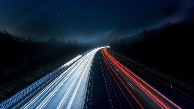 Niemcy pozostają jedynym w Europie i jednym z ostatnich na świecie krajem, gdzie nie obowiązują ograniczenia prędkości na autostradach. Partia Zielonych oraz Lewica chcą to zmienić.