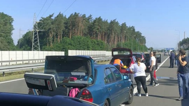 Nie maleje korek na S-3 od Podjuch do węzła Rzęśnica - to w kierunku morza. Dalej, jedziemy płynnie. Kolejne kłopoty zaczynają się między Miękowem a Babigoszczą.