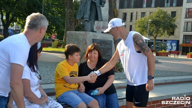 80 kilometrów biegu w pełnym słońcu, by pomóc choremu dziecku - taki cel postawił przed sobą Michał Nowak.