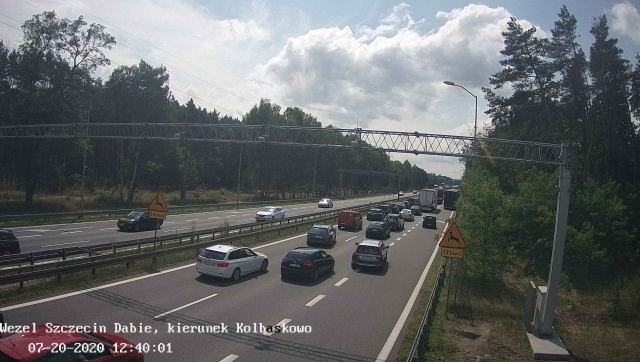 Około 10-kilometrowy zator utrudnia jazdę autostradą A6 w kierunku Szczecina i Kołbaskowa.
