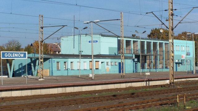 Plac budowy przekazany, rusza budowa nowego dworca w Goleniowie. Prace mają się rozpocząć w sierpniu. Na początek wykonawca zburzy dotychczasowy budynek dworca, a także budynek mieszkalny znajdujący się tuż obok.