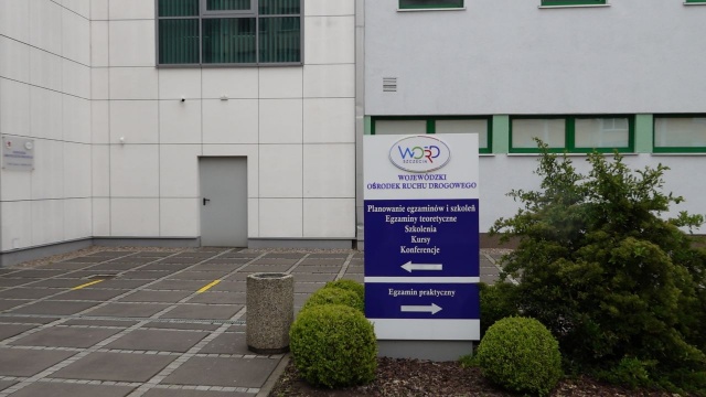 Wypiłem tylko trzy piwa wieczorem - tłumaczy Cezary Tkaczyk, dyrektor Wojewódzkiego Ośrodka Ruchu Drogowego. Z informacji Radia Szczecin wynika, że w ramach akcji Trzeźwy Poranek, policjanci skontrolowali szefa szczecińskiego WORD-u i zatrzymali mu prawo jazdy.