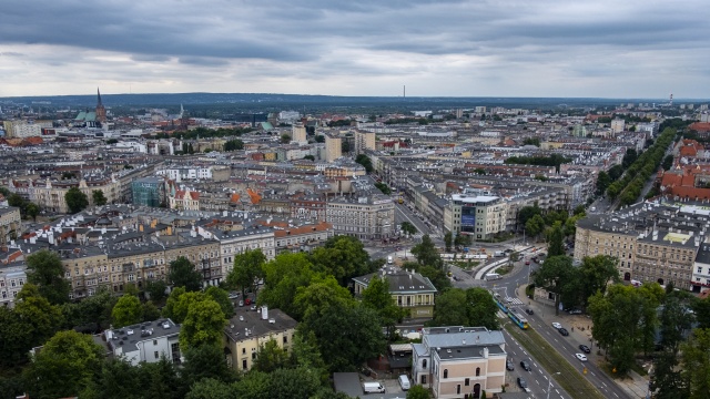 Próby przejechania tramwajów we wszystkich kierunkach wypadły pomyślnie i w sobotę od poranka po wymianie około 900 metrów szyn jedziemy swobodnie przez plac Szarych Szeregów.