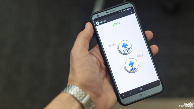 Nie tylko gdy idziecie w góry - warto ją ściągnąć również, gdy planujecie wypoczynek nad wodą. Chodzi o aplikację na telefon Ratunek - radzą WOPR-owcy.