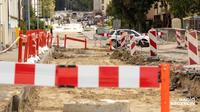 Gryfino nie wygania kierowców z centrum miasta: przy okazji przebudowy jednej z głównych ulic - 1 Maja, powstaną dodatkowe miejsca parkingowe.