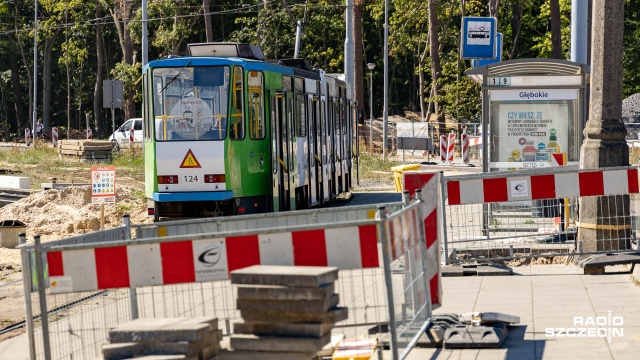 Tramwaje linii nr 1 i 9 czasowo znikają z pętli Głębokie. Od soboty rozpoczyna się tam kolejny etap przebudowy węzła przesiadkowego.