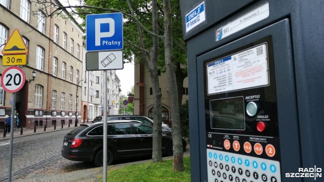 Władze Kołobrzegu poszukują rozwiązania problemu z niemieckimi kierowcami, którzy nie płacą za pozostawienie samochodów w strefach płatnego parkowania.
