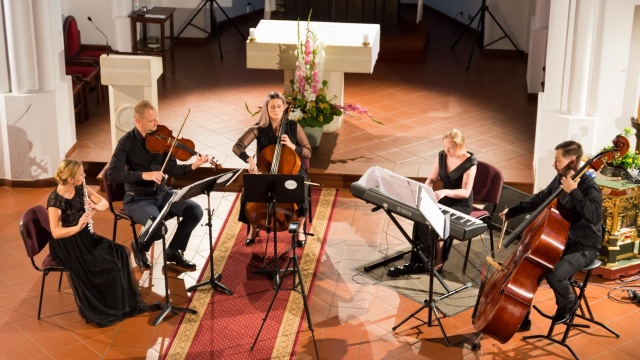 Muzyka z popularnych filmów, m.in. Forest Gump, Hary Potter, James Bond i Polskie drogi oraz z gier komputerowych Wiedźmin i Gra o tron zabrzmiała w Trzęsaczu na Międzynarodowym Festiwalu Sacrum Non Profanum.