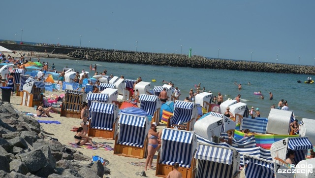 Pełne słońce, lekki wiatr i temperatury powyżej 25 stopni Celsjusza - na takie warunki turyści wypoczywający nad Bałtykiem czekali od początku wakacji.