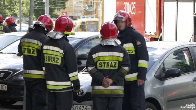 Ponad 50 razy interweniowali w niedzielę strażacy w regionie. Usuwali skutki wiatru i przechodzących burz.