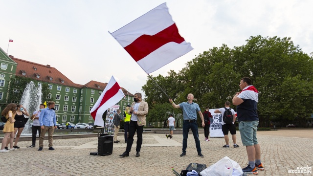 Gest solidarności Białorusinów mieszkających w Szczecinie. Nikt nie liczył tych głosów [ZDJĘCIA]