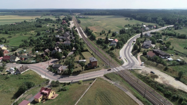 Przejeżdżający wojewódzką drogą numer 122 przez Krzywin mogą się czuć bezpieczniej. Zakończył się tam właśnie drugi etap przebudowy jezdni.