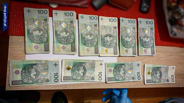 Na 12 milionów złotych opiewały sfałszowane faktury wystawione przez zorganizowaną grupę przestępczą rozbitą przez CBŚP. Funkcjonariusze Centralnego Biura Śledczego Policji zatrzymali 10 osób podejrzanych o przestępstwa gospodarcze.