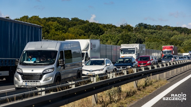 Na trasie S3, między Miękowem a Babigoszczą, skończył się demontaż belek jednego z wiaduktów.