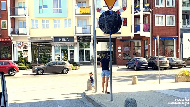 Miasto zdecydowało się zmienić sposób dojazdu i wyjazdu z największego parkingu w porcie. Kierowcy, szukający miejsca do parkowania, powodowali korki na ulicy Towarowej prowadzącej w okolice latarni morskiej.