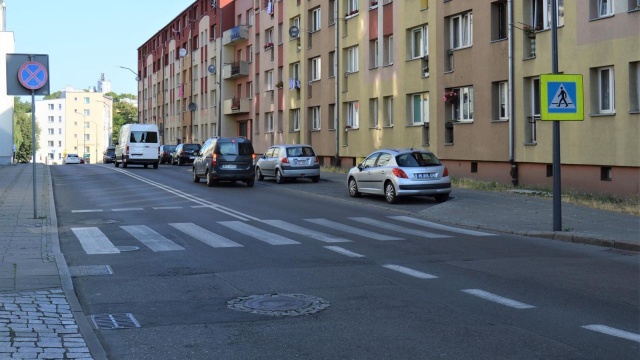 Droga do szkoły dla stargardzkich uczniów będzie bezpieczniejsza. Drogowcy przebudują przejścia dla pieszych na ul. Kazimierza Wielkiego - właśnie ze względu na to, że tamtędy prowadzi droga wielu uczniów do pobliskiej podstawówki.
