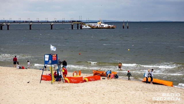 O korytarzu życia trzeba pamiętać też na plaży - apelują o to policjanci ze Świnoujścia.