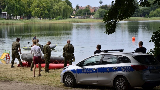 Pocisk moździerzowy z czasów II wojny światowej wydobyli w piątek z jeziora Ińsko saperzy ze Świnoujścia.